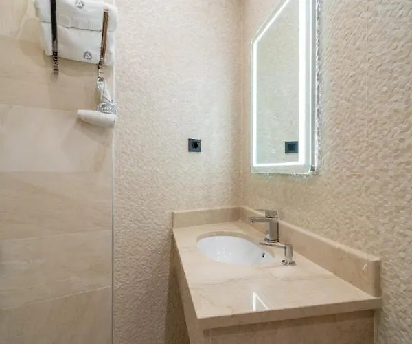 L L L Centar アパート